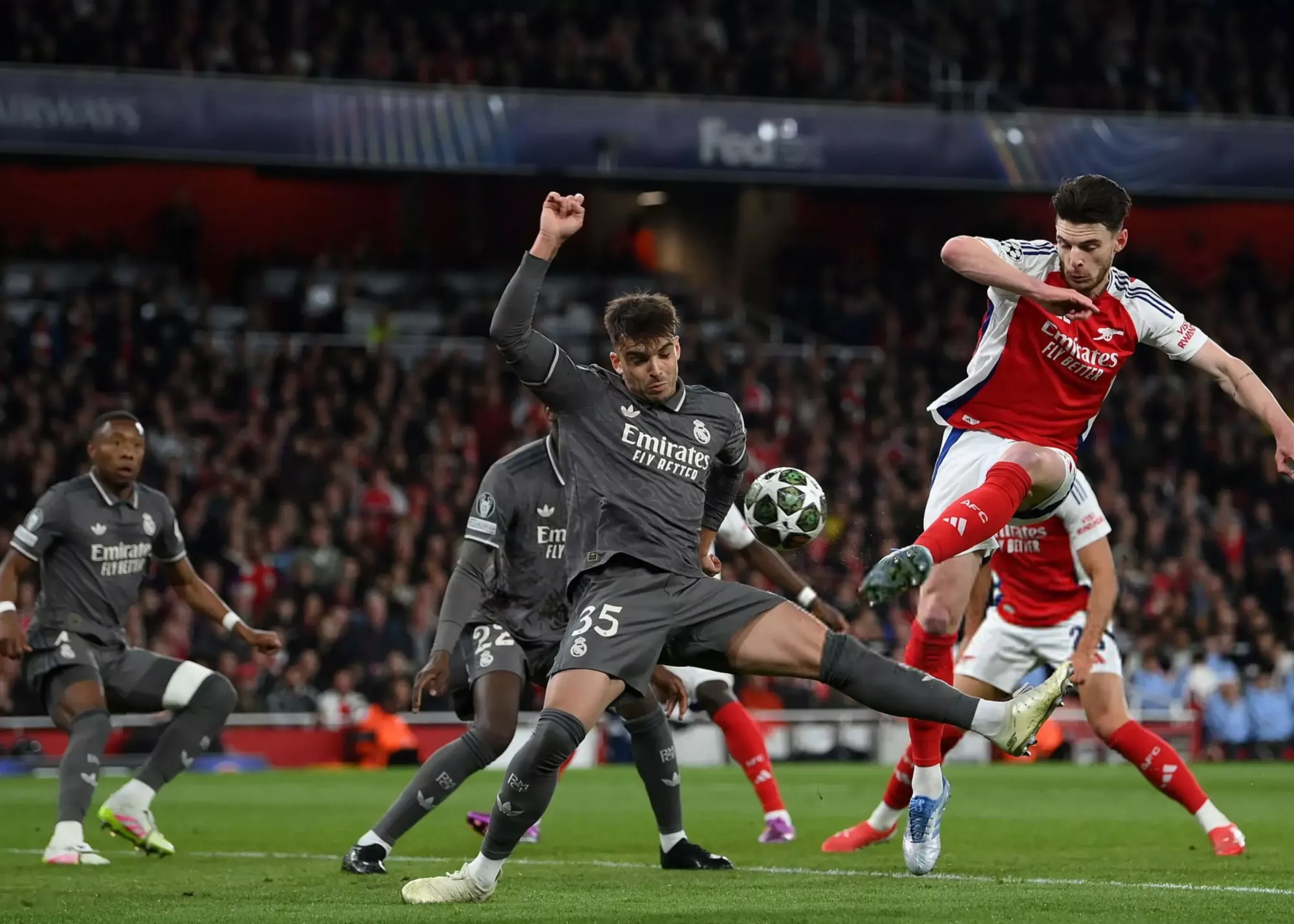 جنجال VAR: خشم آرسنال از تصمیم بحث‌برانگیز داور