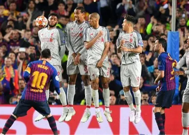 در یک آمار خاص: مسی ۲۰ سال از رونالدو جلوتر است