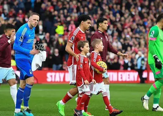 درآمدزایی از رویای کودکان: تجارت عجیب در لیگ برتر!