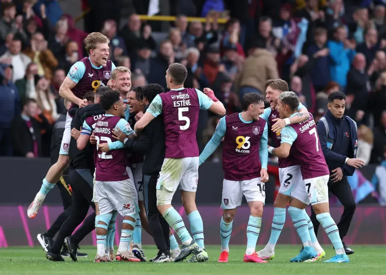 درگیری بزرگ در چمپیونشیپ: جشن صعود خراب شد!