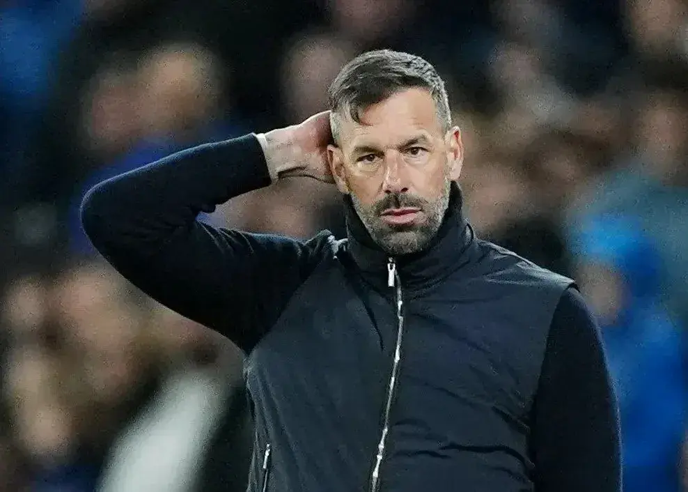 درگیری شدید در لستر: نیستلروی بازیکنش را اخراج کرد!