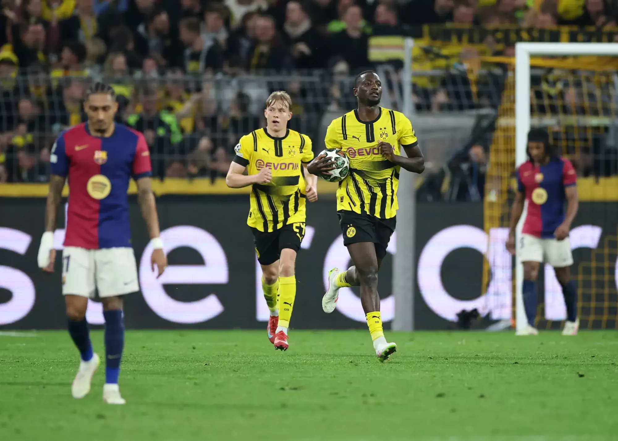 دورتموند ۳-۱ بارسا: وداع باشکوه بی‌وی‌بی