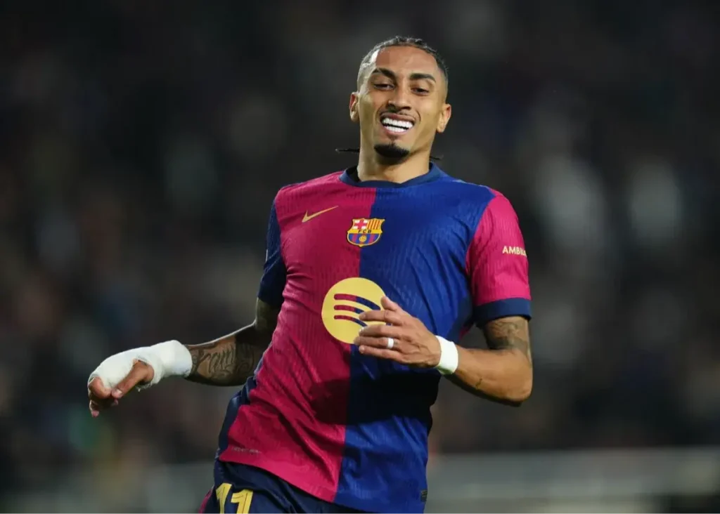 رافینیا با قدرت روی میز مسی نشست!