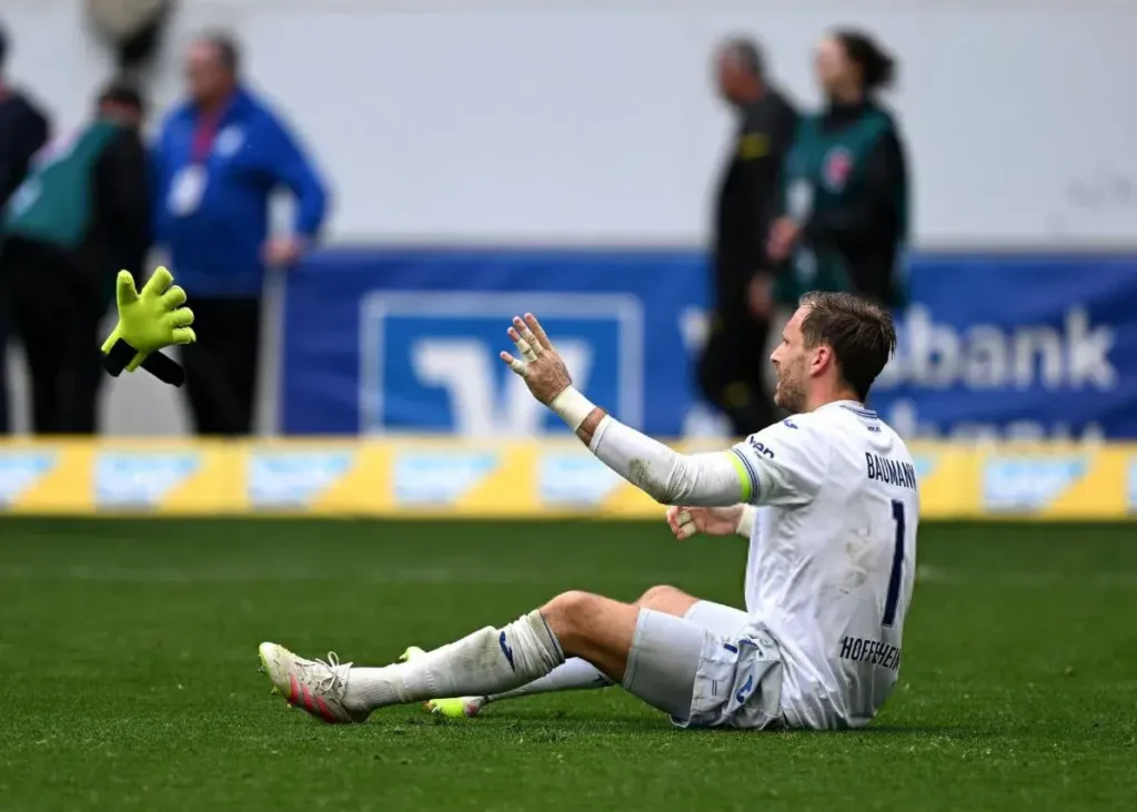 رسوایی در بوندسلیگا: داور به دورتموند کمک کرد!