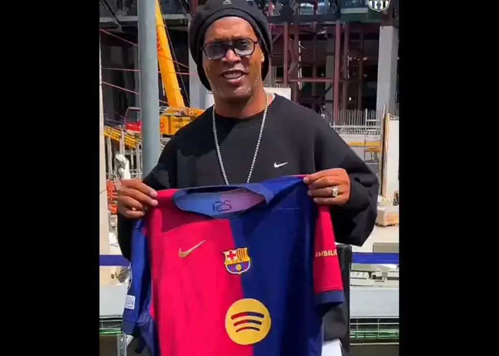 رونالدینیو در نوکمپ: زودتر بسازیدش بچه‌ها (عکس)‏