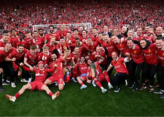 شادترین جشن تاریخ آنفیلد: همه کیف کردند (عکس)‏