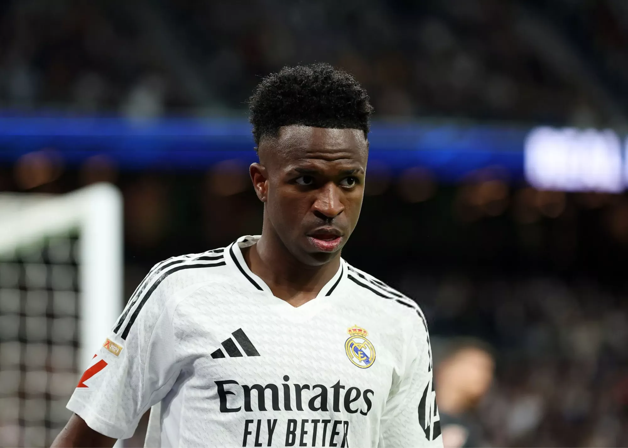 شعار بارسایی‌ها در سویا: وینیسیوس بمیر!