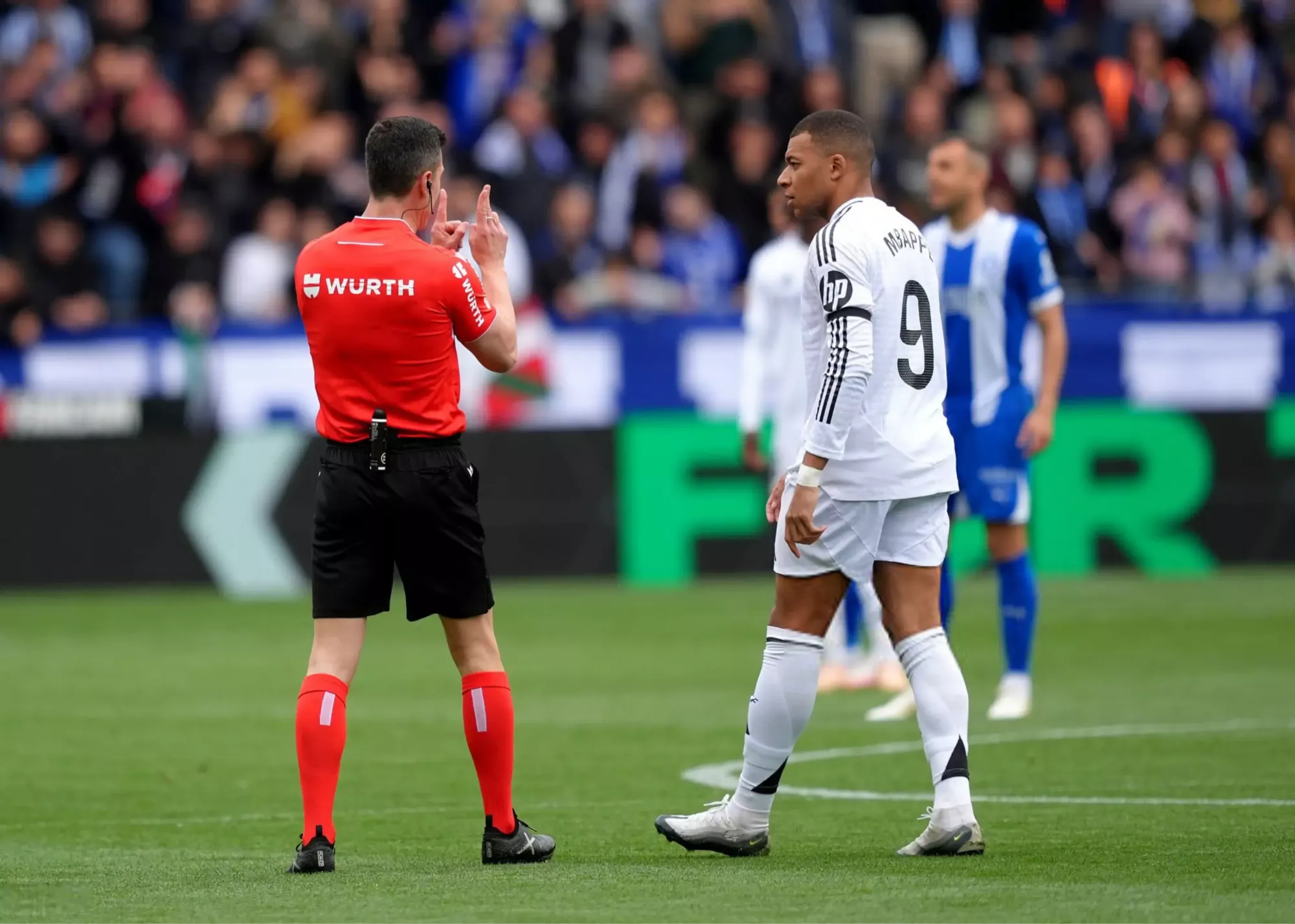 فن کنگ‌فویی امباپه: اخراج بی‌حرف و حدیث!