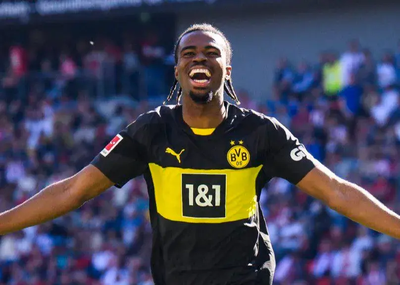 فوتبالیست خیابانی دورتموند بارسا را غافلگیر می‌کند!