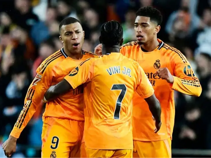 قلم قرمز آنچلوتی روی نام وینیسیوس و بلینگام