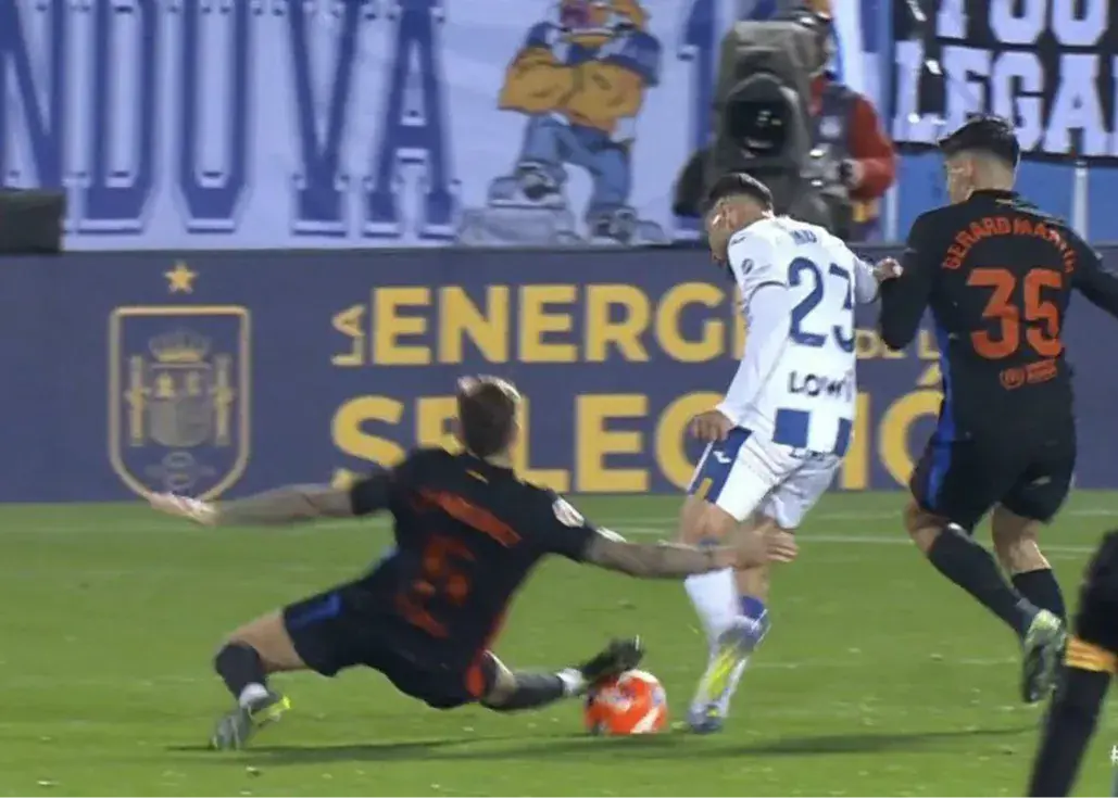 لذت تکل زدن برای من از گلزنی بیشتر است!