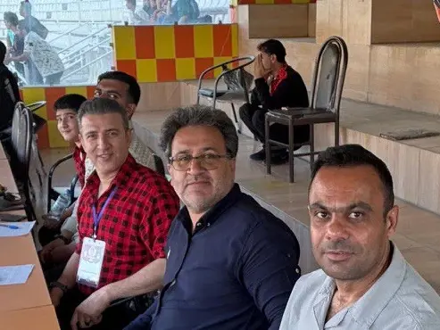 مالک باشگاه صورت خود را می‌پوشاند! (عکس)