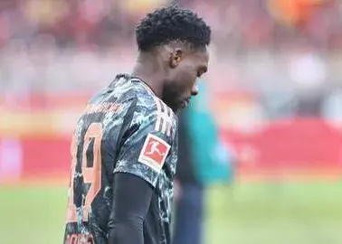 مصدومیت وحشتناک دیویس: پایم را احساس نمی‌کردم!