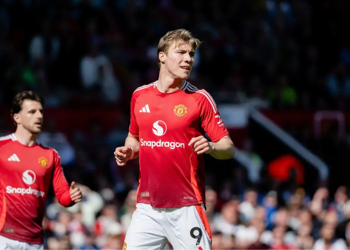 مهاجم یونایتد بی‌عرضه است، برو یقه وینگر را بگیر‎!‎