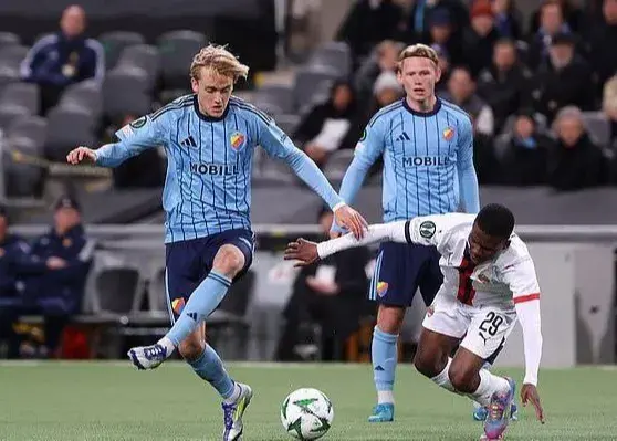 میزبان چلسی از زمین خودش شاکی است!