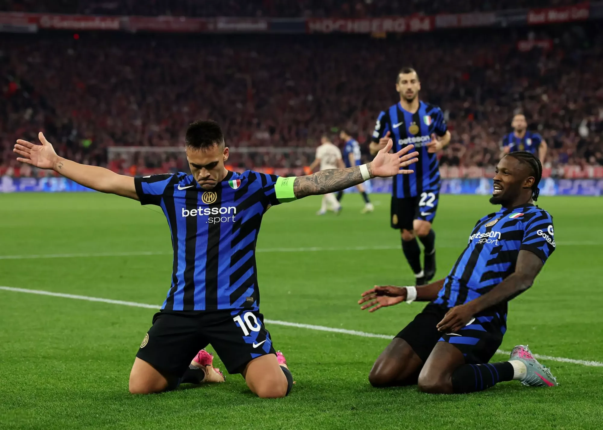 همکاری چشم‌بسته: آلیانز آرنا محو تماشای تورام-لائوتارو