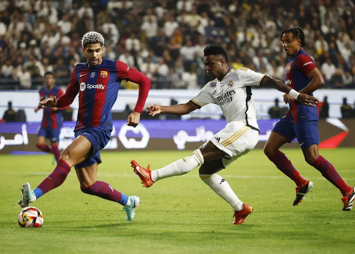 وینیسیوس در یک قدمی پیوستن به بارسلونا بود!