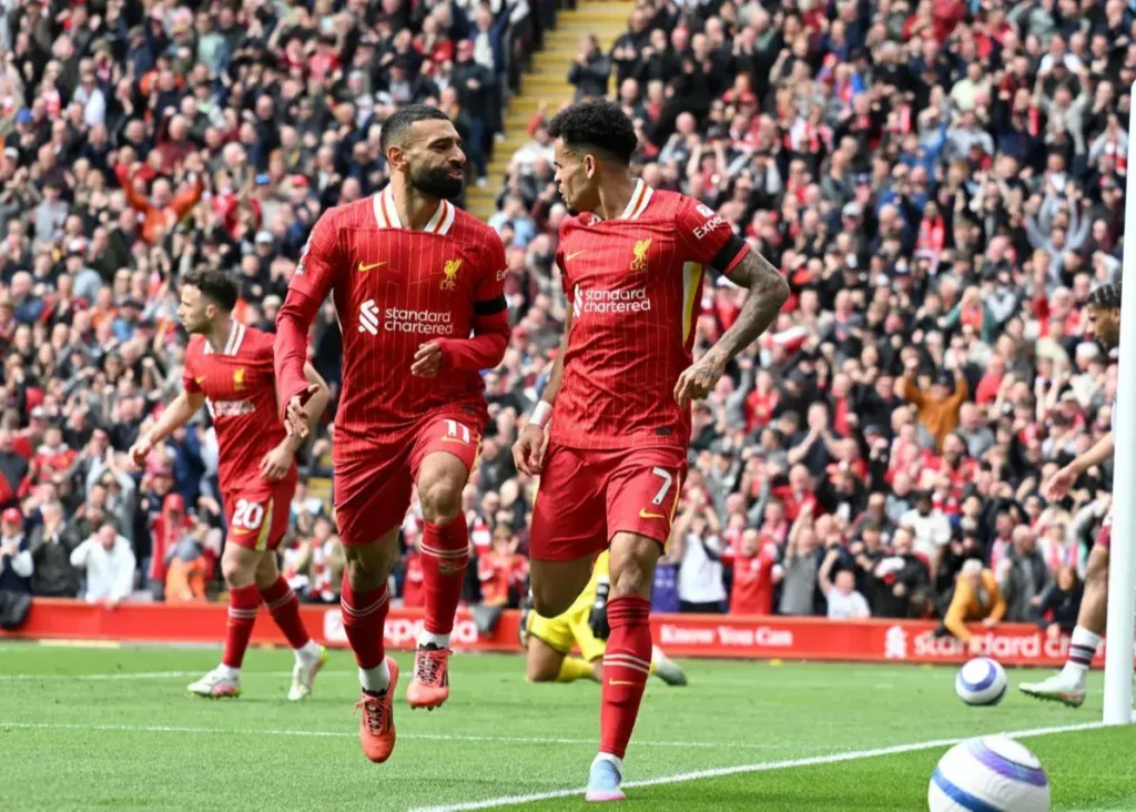 پاس گل میلی‌متری، شیرینی صلاح برای تمدید (عکس)