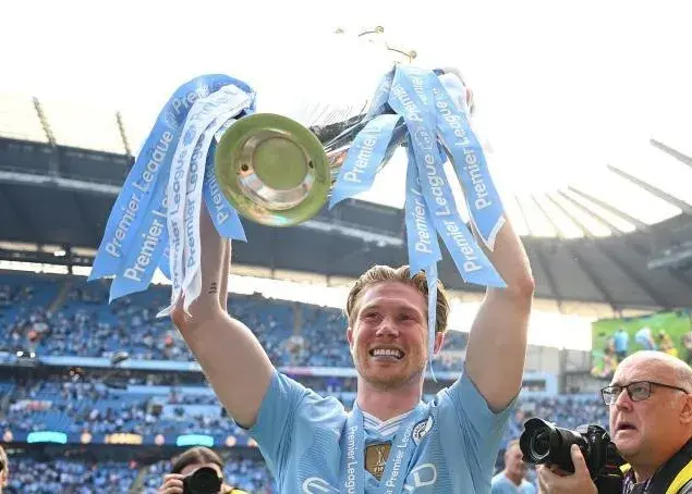 پپ انتخاب می‌کند: دو جانشین احتمالی دی‌بروینه