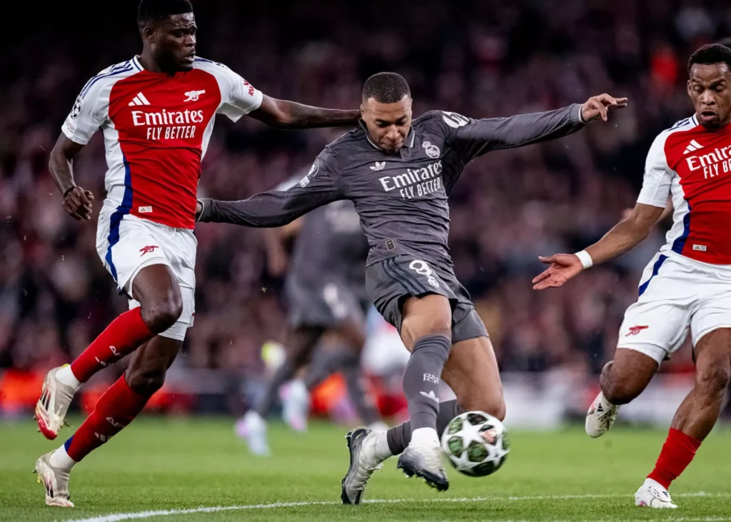 پیام مخفی امباپه روی کفش‌های چمپیونزلیگ (عکس)