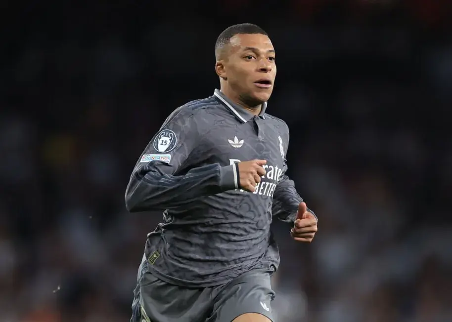 کفش‌های بنفش امباپه: رویایی که واقعی شد (عکس)‏