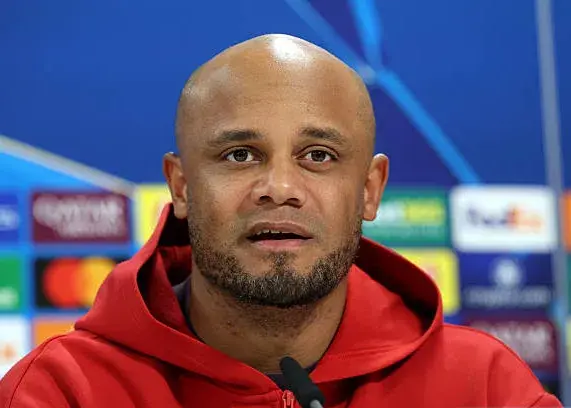 کمپانی: به شکست دادن اینتر فکر می‌کنم، نه جدایی مولر