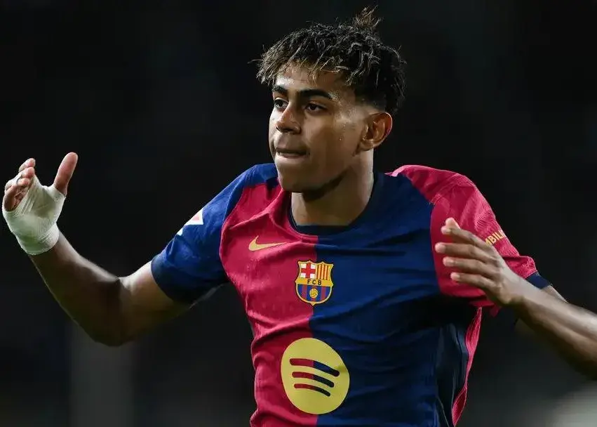 یامال: باورم نمی‌شود جای نیمار و مسی ایستاده‌ام