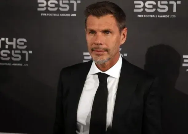 یوفا فوتبال بلد نیست که به باستونی جایزه داد