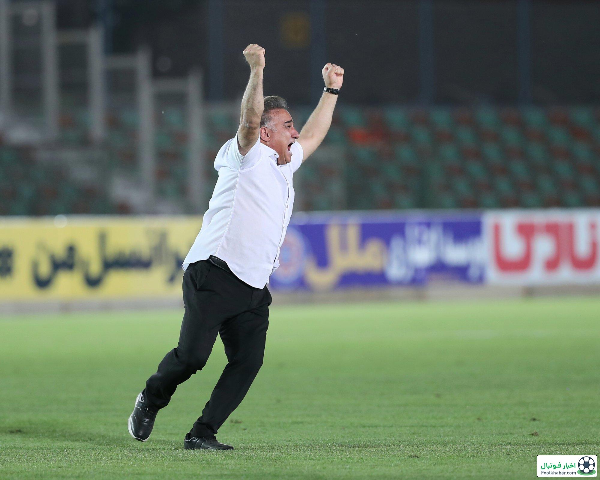 سرمربی صعودکرده جریمه شد!