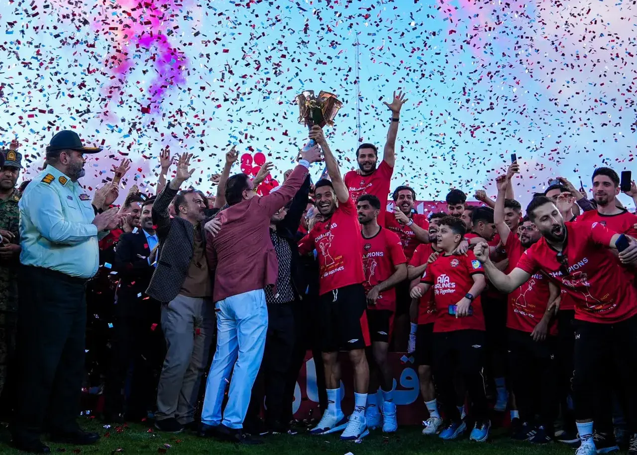 نه فرمان، تراکتور چگونه قهرمان ایران شد