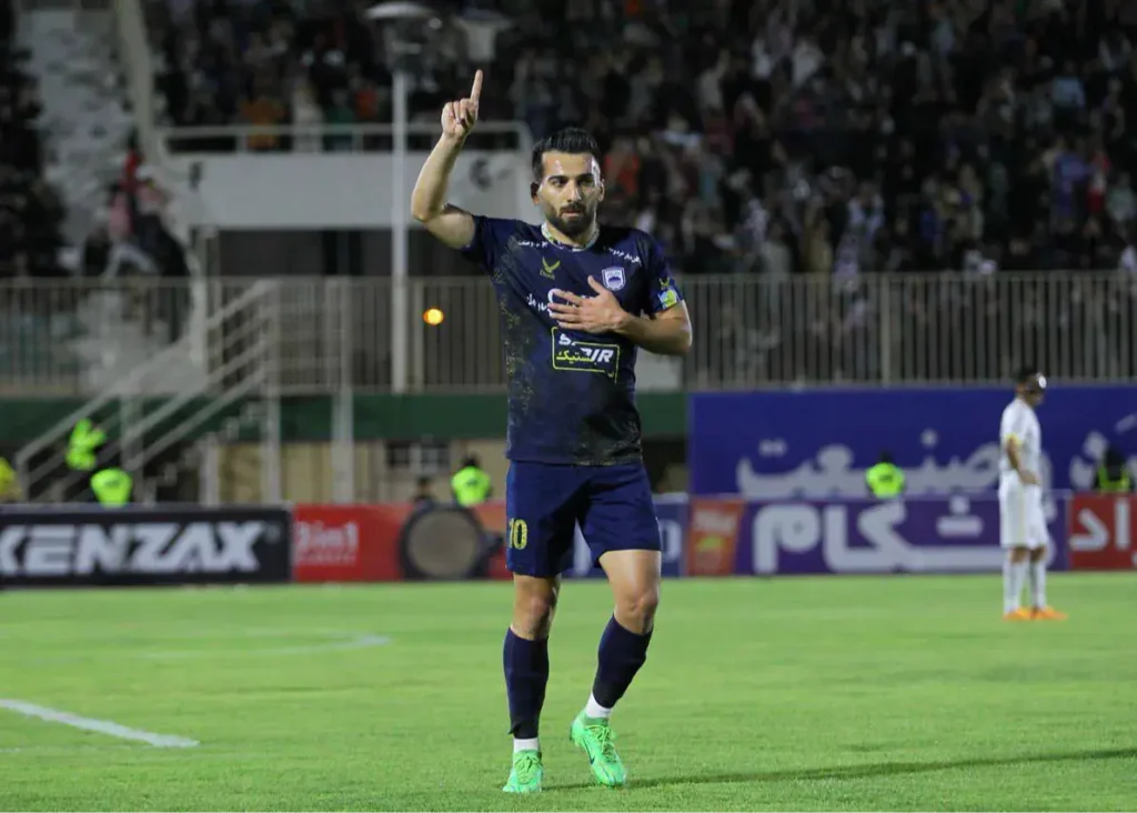 حبیبی‌نژاد: گلم به تراکتور شانسی بود/ زننده زیباترین گل لیگ با دسته پلی‌استیشن!