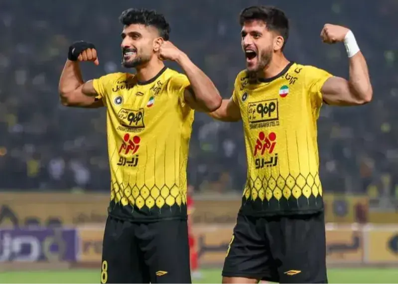 چپ سپاهان پر تر از راست، آریا رقیب می‌خواهد