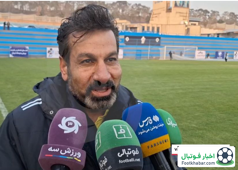 مومنی: منتظر صدور مجوز حرفهای هستیم