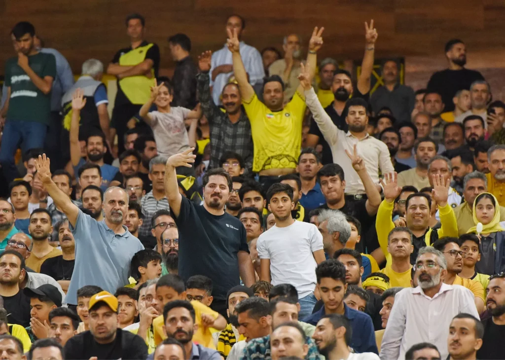 سپاهانی‌ها، طرفدار استقلال در سوپرجام!(عکس)