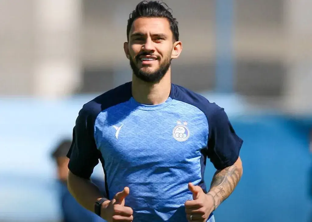 واکنش به جدایی از استقلال با قلب آبی و ستاره