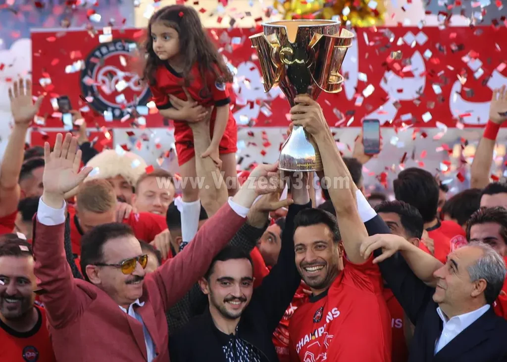 زنوزی هیچ چکی را امضا نمی‌کند!