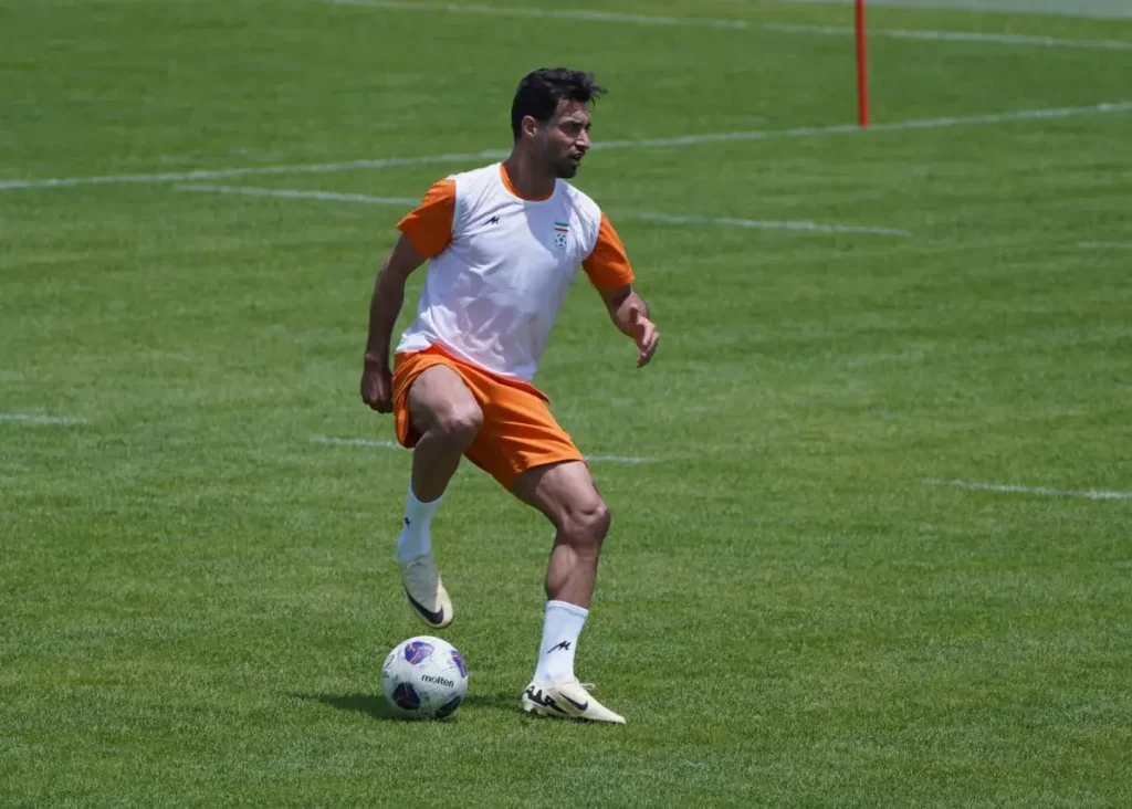 شجاع از تعریف بیرو روحیه گرفت (عکس)