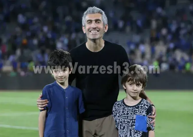 زیبا‌ترین عکس زندگی مجتبی جباری در زمین چمن