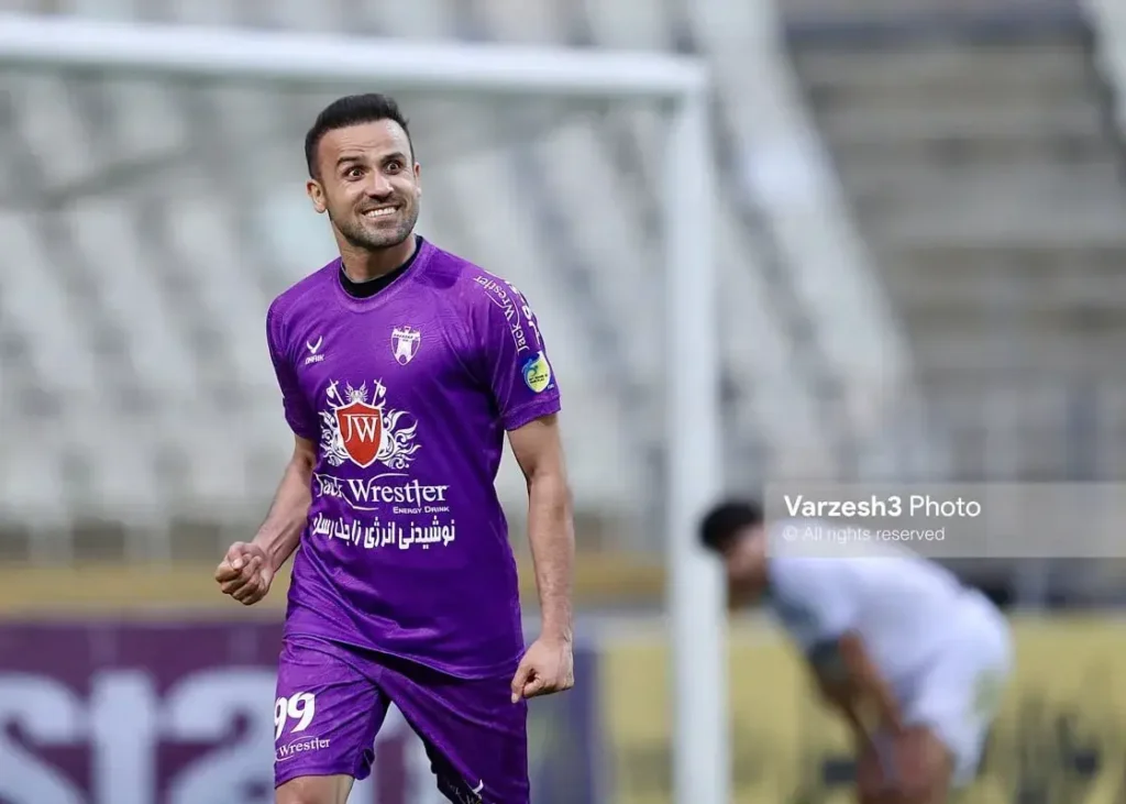 کریم غم‌زده از دو سقوط تلخ