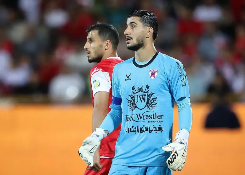 آرشا شکوری از بنفش‌پوشان جدا شد