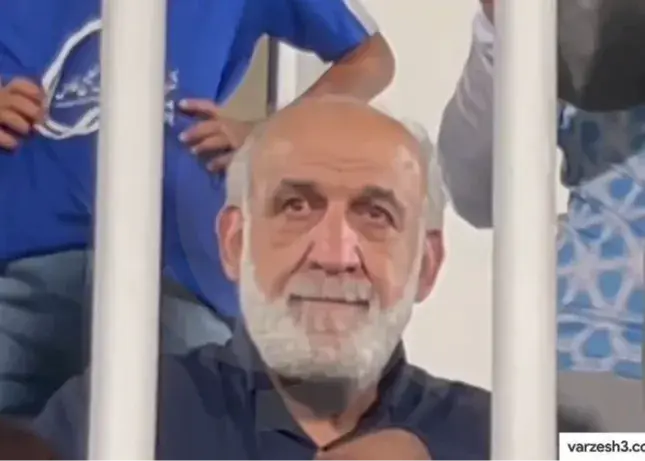 اشک‌های ستاره سابق استقلال در اراک (عکس)