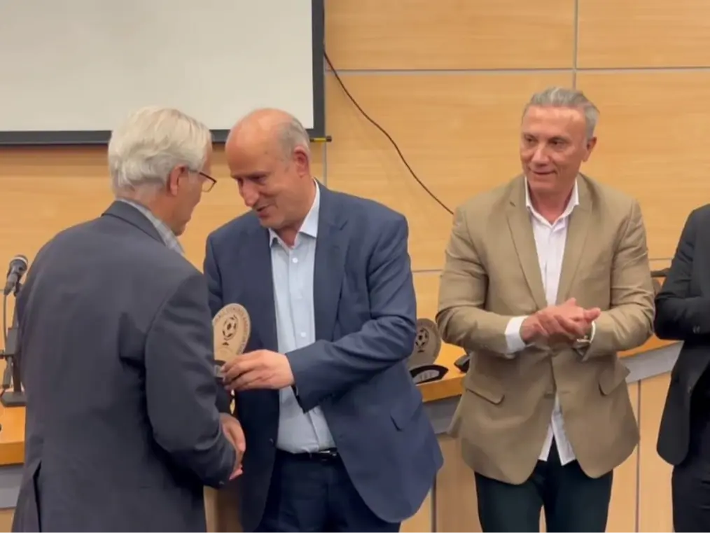 تقدیر از مهدی تاج با تندیس ویژه