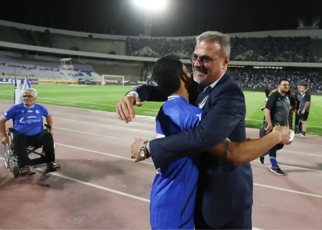 نظری جویباری در آغوش استقلالی‌ها