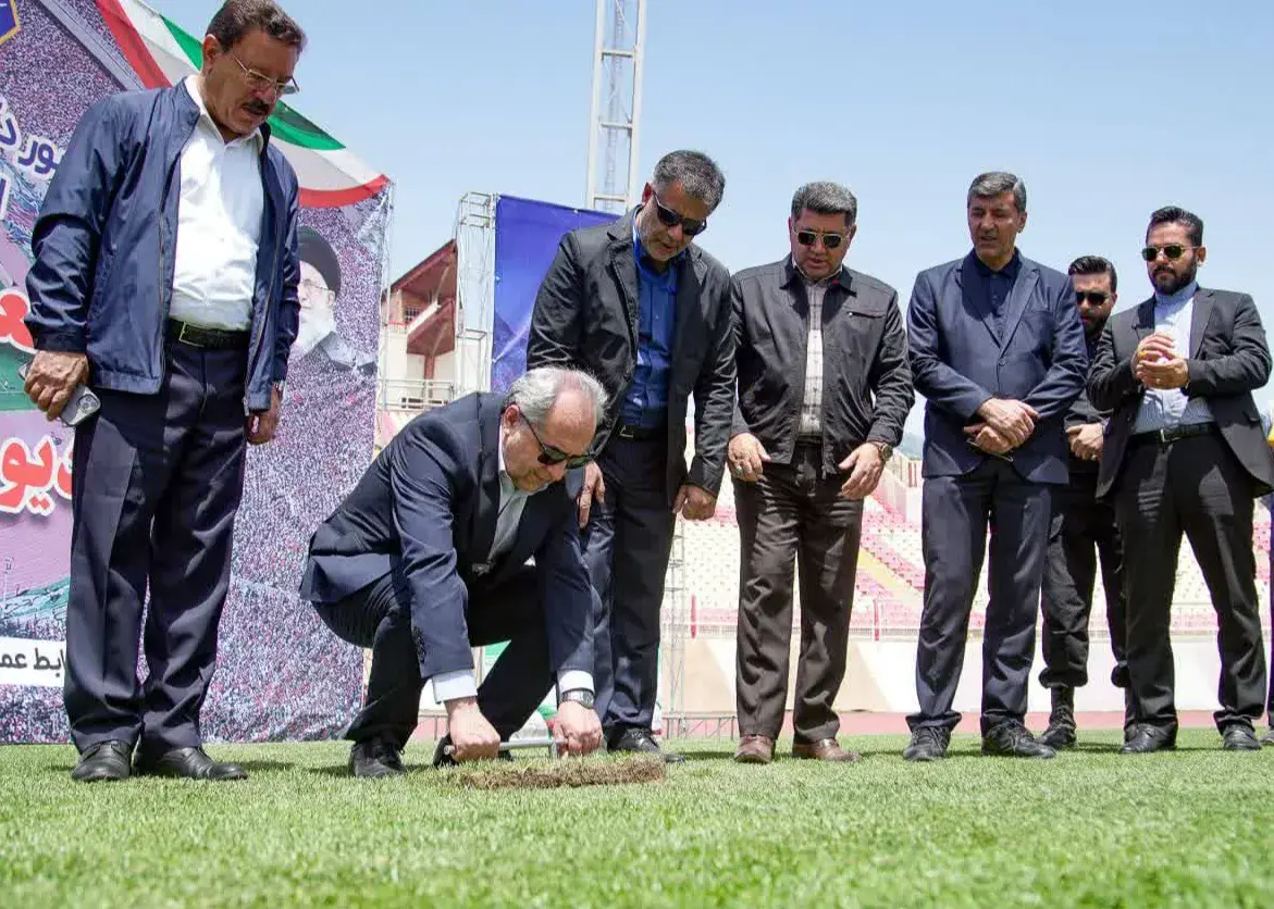 چمن تیم قهرمان سرانجام تعویض می‌شود! (عکس)