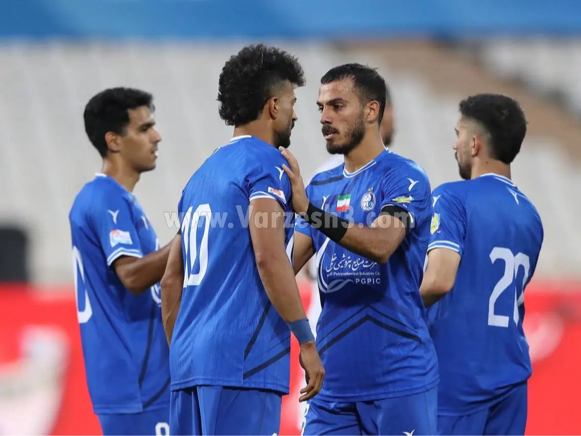 نجات دروازه استقلال در حساسترین زمان (عکس)