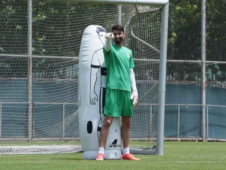 بیرانوند هنوز شماره یک، ولی باید عرق بریزی! (عکس)