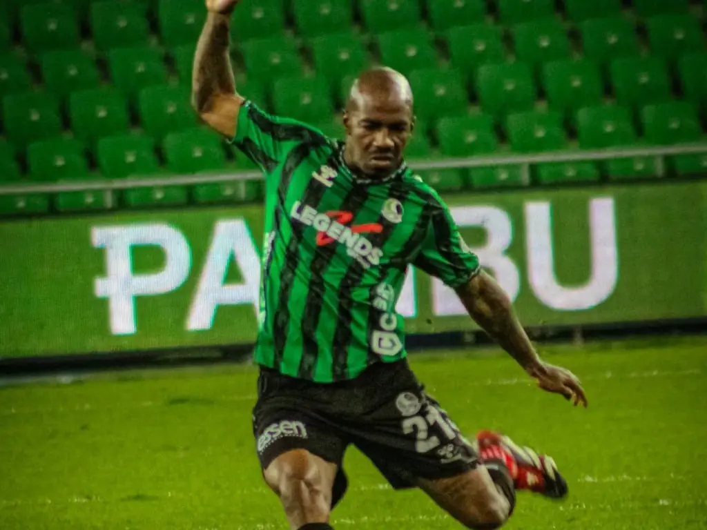 سرقت عجیب گذرنامه بازیکن سابق استقلال!