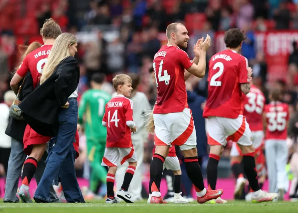 آغاز بازسازی: سه نفر همین امشب از یونایتد رفتند