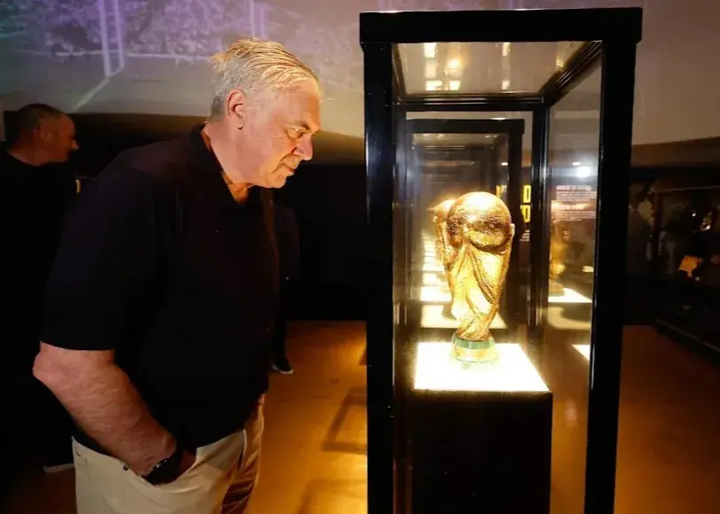 آنچلوتی در موزه برزیل: ششمین جام قهرمانی با من!