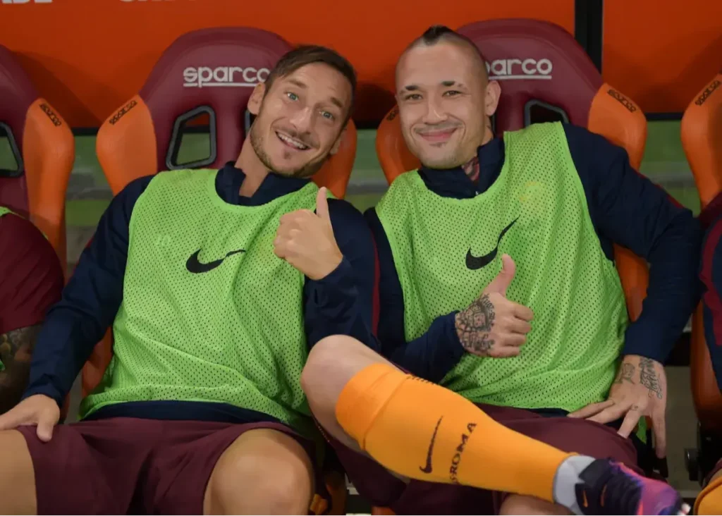 اسپالتی در راهرو می‌خوابید تا سر از کار ما در بیاورد!